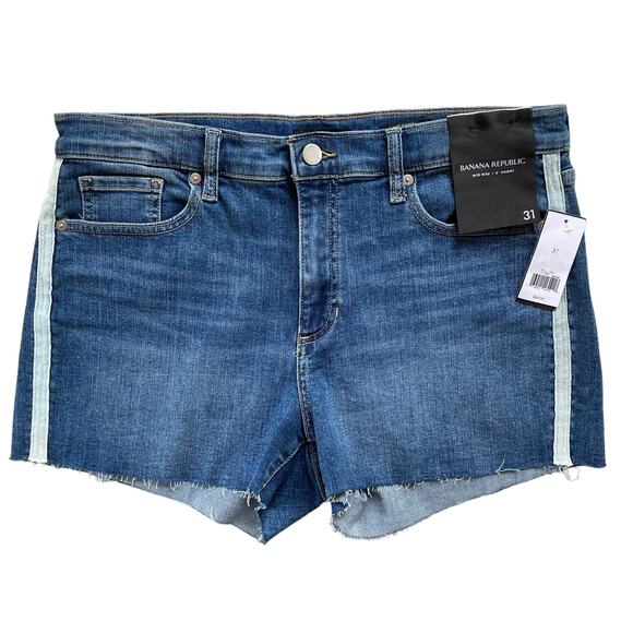NWT Banana Republic Mid-Rise 3" Cut Off Denim Short Size 31 Med Wash - Picture 1 of 7